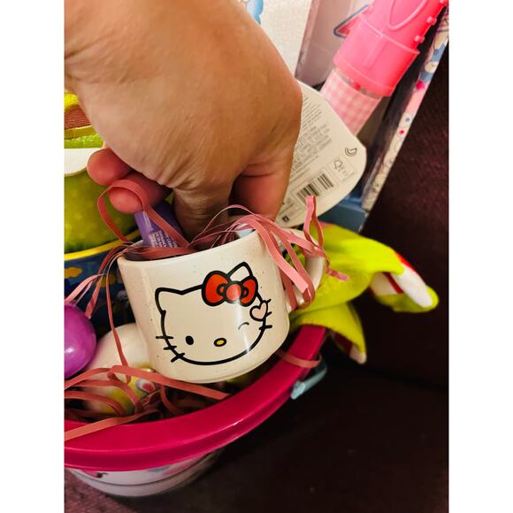 Hello kitty and friends Easter bundle with adorable 40 x 50 rainbow world throw - Picture 8 of 12